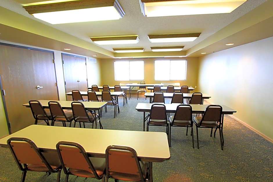 AmericInn by Wyndham Cedar Rapids/CID Airport