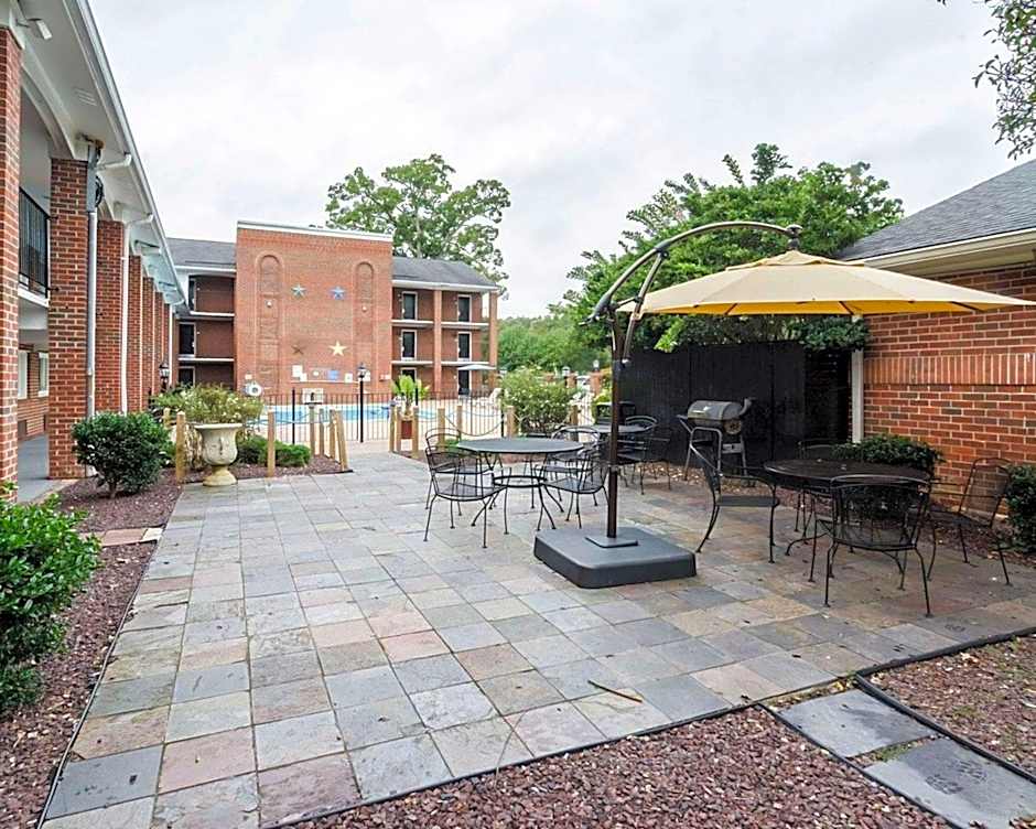 Rodeway Inn & Suites Williamsburg Central