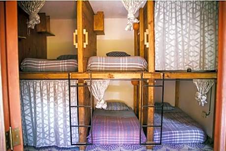 Bed in 6-Bed Mixed Dormitory Room