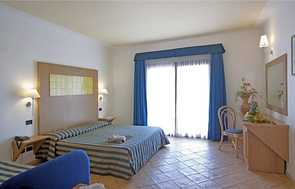 TH Le Castella - Baia degli Dei Village