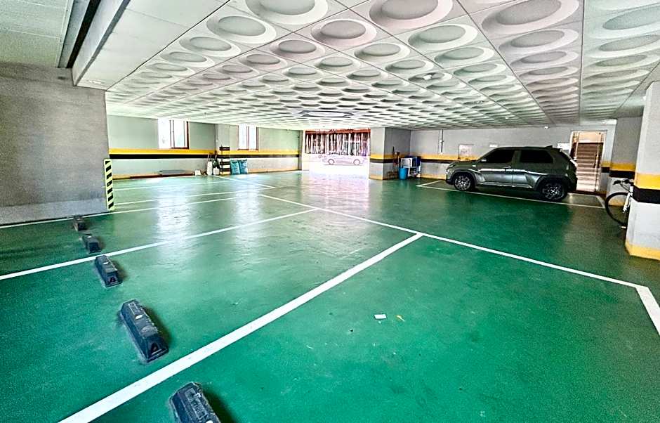 Prada motel