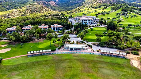 Korineum Golf & Beach Resort - Alojamientos en KYRENIA