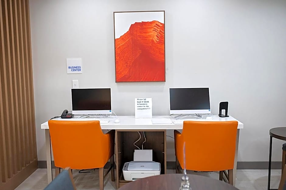 Holiday Inn Express Hotel & Suites Center By IHG