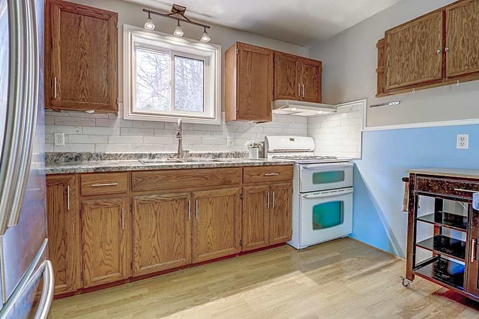 Lakehouse chalet on Sky Lake Ontario 5 bedrooms