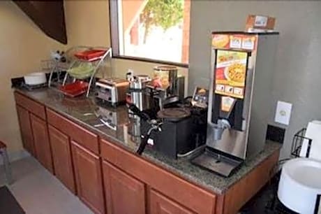 Studio Suite with Two Double Beds - Non-Smoking