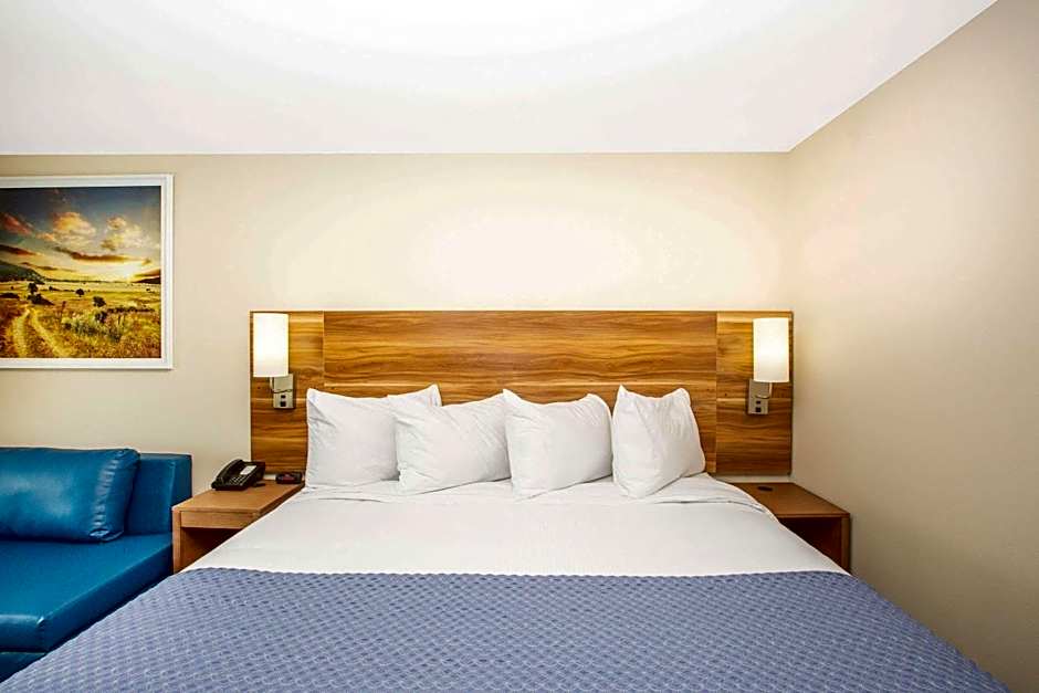 Days Inn & Suites by Wyndham Kearney NE