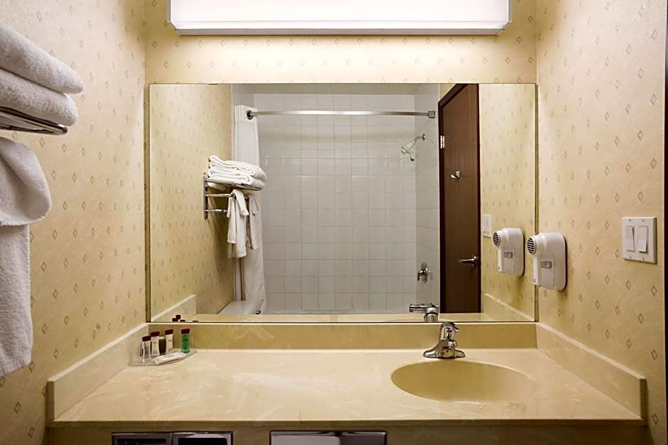 Ramada by Wyndham Clairmont/Grande Prairie