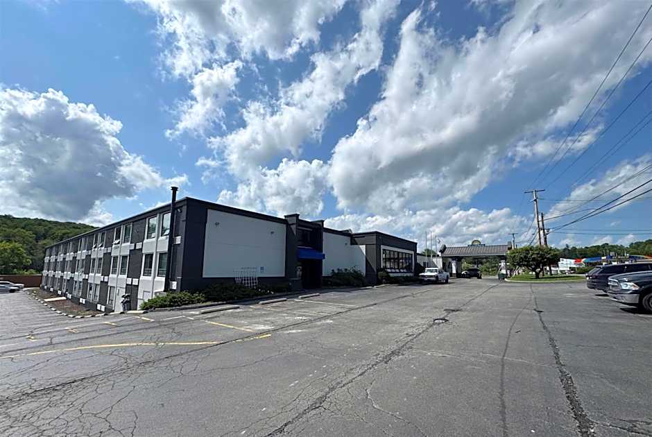 Days Inn by Wyndham Liberty