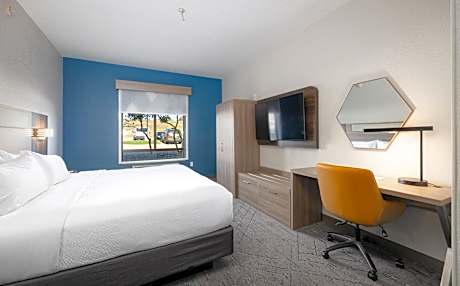 1 King Standard Mobility Accessible Tub