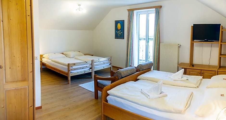 Hotel & Hostel Sandwirt