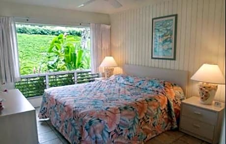 Two-Bedroom Quadruple Room with Mountain View