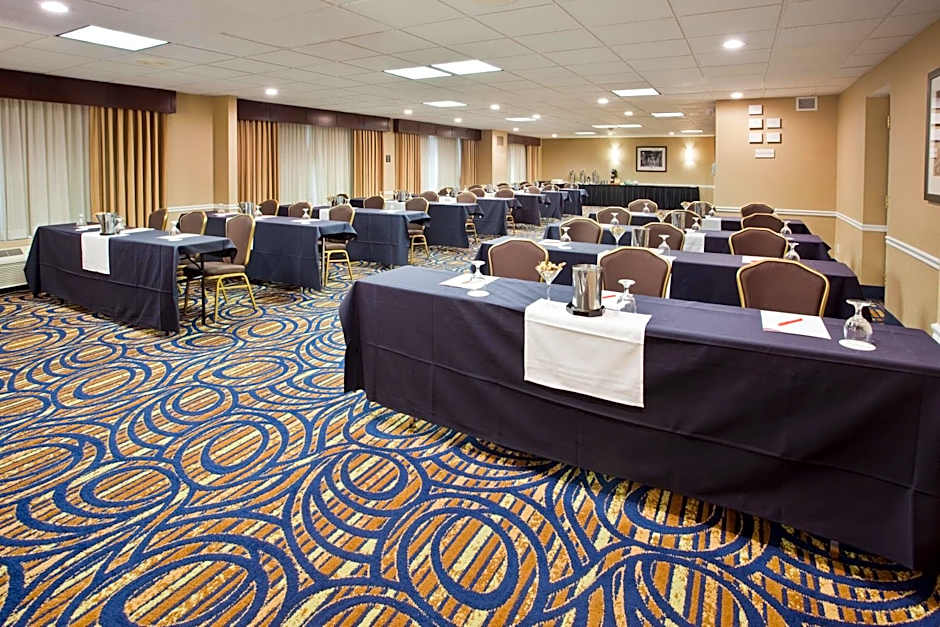 Ramada by Wyndham Cleveland Independence