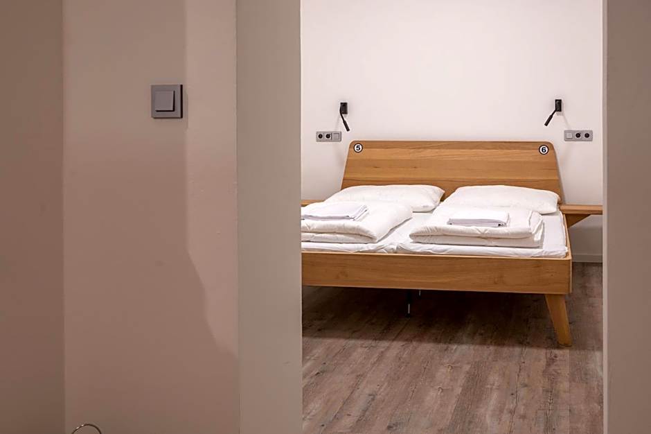 ART Hostel & Apartments