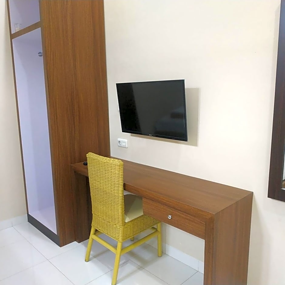 Nietsa Guest House Palu RedPartner