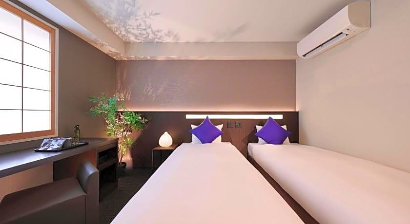 Marutamachi Crystal Hotel