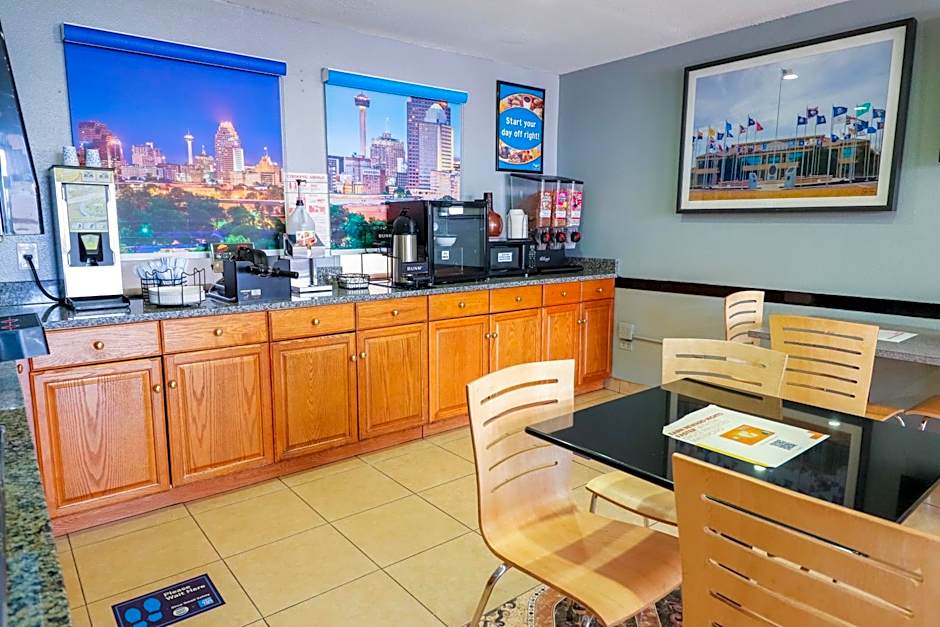 Rodeway Inn San Antonio Lackland AFB - SeaWorld