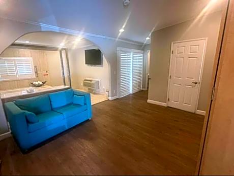 Deluxe Suite with Spa Bath
