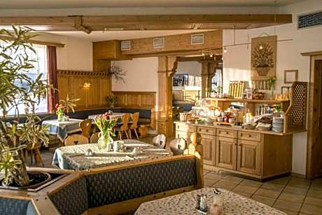 Hotel Pension Sonnenuhr