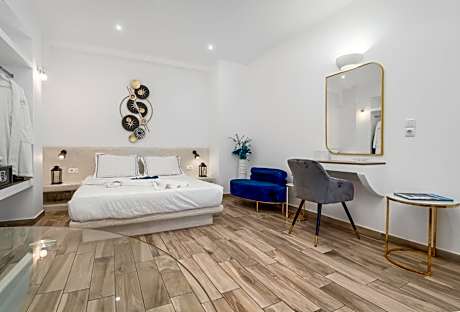 Senior Suite with Outdoor Hot Tub