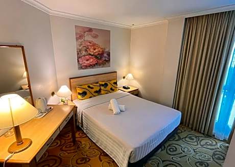 Standard Queen Room
