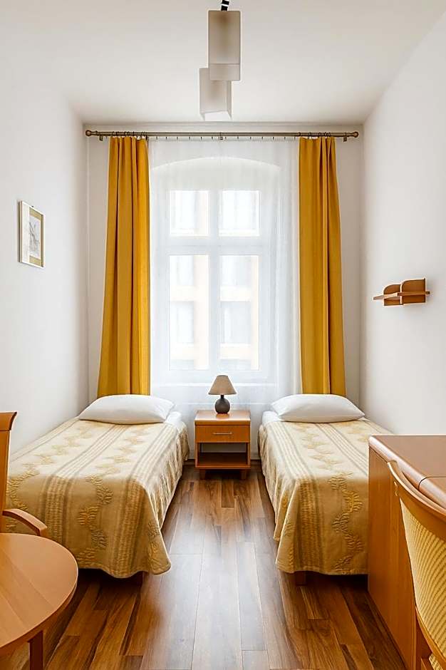 Babel Hostel, Dworzec PKP, Rynek
