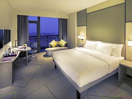 Superior King Room with Lake View