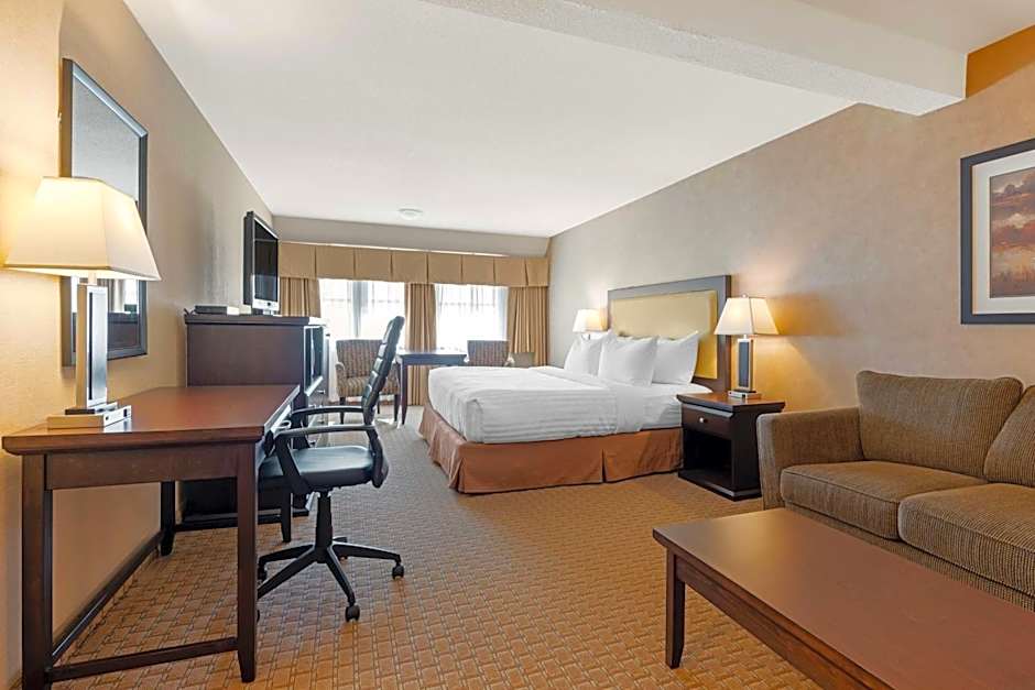 Best Western Plus Emerald Isle Hotel