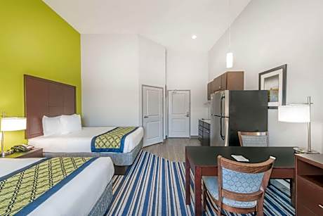 2 Double Beds, Suite, Non-Smoking