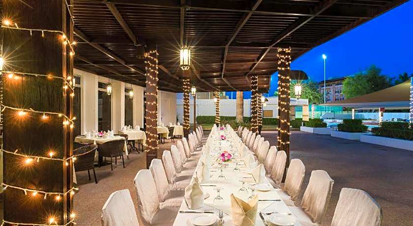 Al Falaj Hotel
