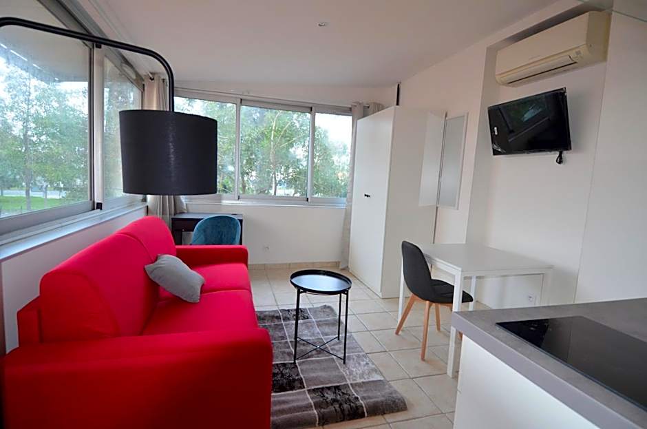 STUDIO CASSIN - next to tramway line 2 near airport