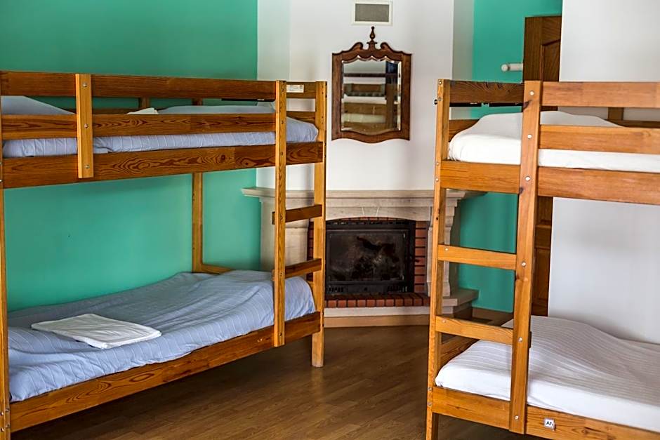 Ericeira Chill Hill Hostel & Private Rooms