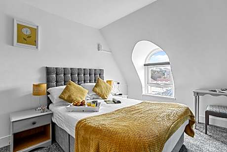 Penthouse Suite-Apartment-Suite-Ensuite with Shower-City View