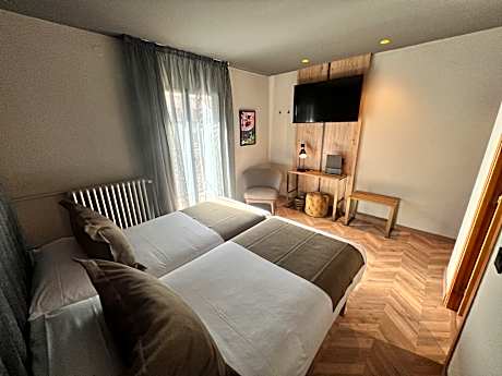 TWIN ROOM (2 ADULTS)