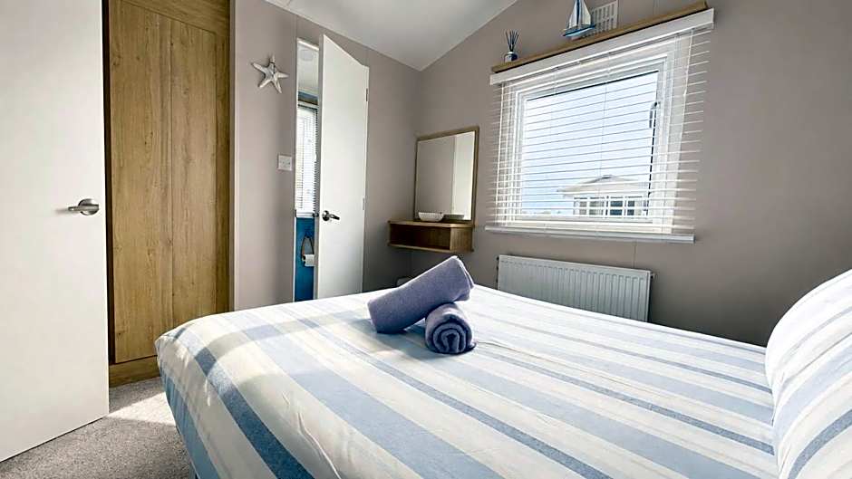 Tide & Anchor - Newperran 102