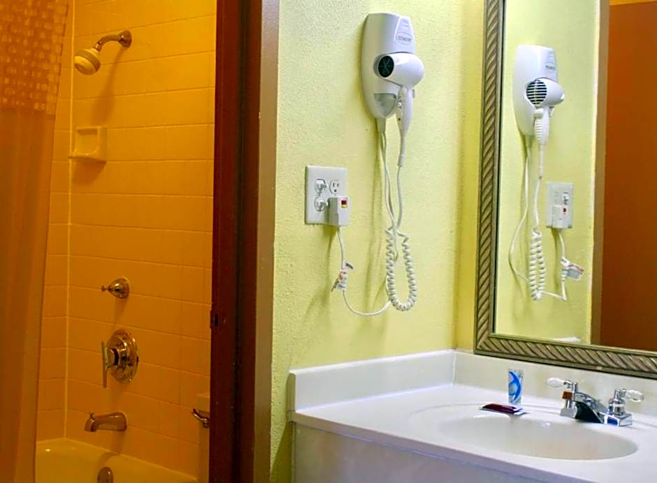 Relax Inn Monroe