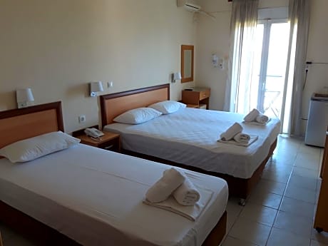 Double Room with Sea View - Ground Floor