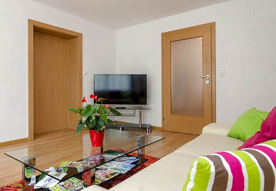 Ferienwohnungen und Zimmer Yassi