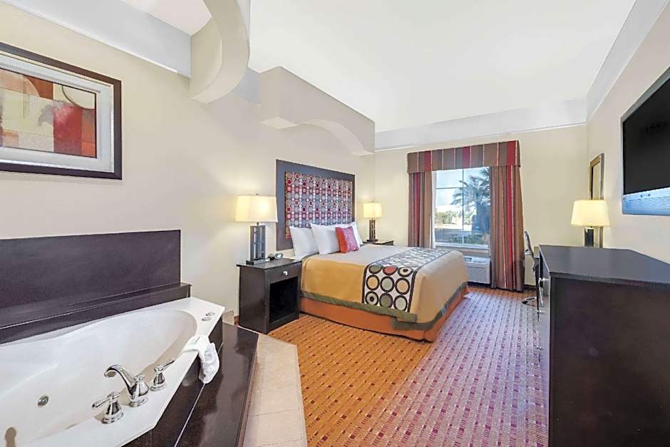 Super 8 by Wyndham Hidalgo/McAllen Area