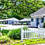 Blue Dolphin Inn