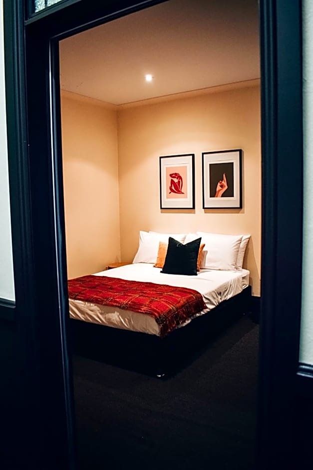 Photo 1 of 13 of Deluxe 1 Queen Bed
