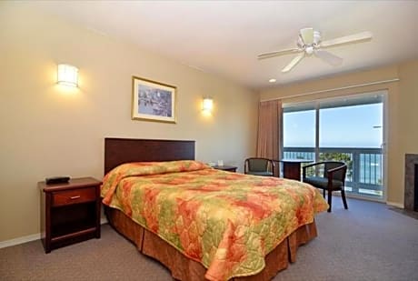 Queen Room with Two Queen Beds and Ocean View - Non-Smoking/Pet Friendly