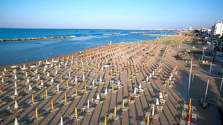 Hotel Villa dei Fiori - sul mare con piscina