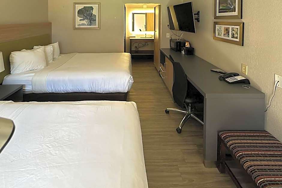 Country Inn & Suites by Radisson, Monterey Beachfront-Marina, CA