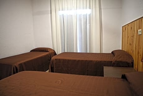 1 AD +  2 CH OR 2 AD + 1 CH