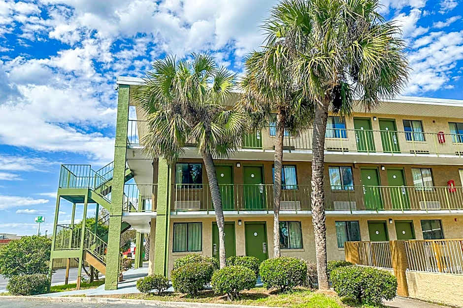 OYO Hotel Mobile, AL I-65 at Airport Blvd