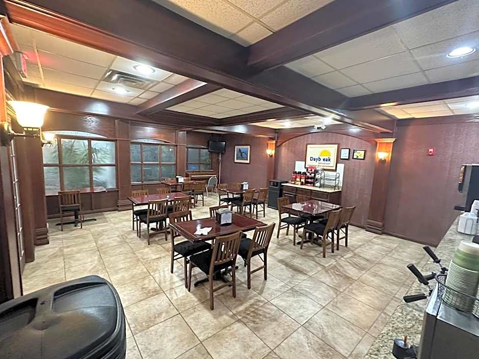 Days Inn & Suites by Wyndham Jennings
