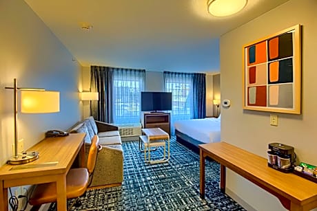 1 KING BED STUDIO SUITE