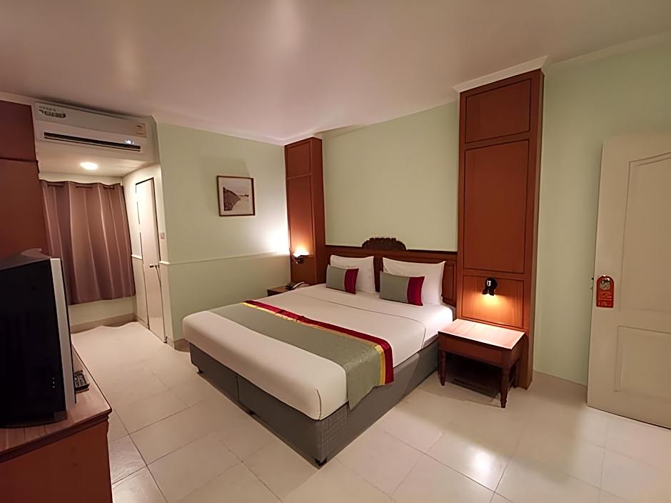 S Lodge Pattaya formally Sabai Lodge