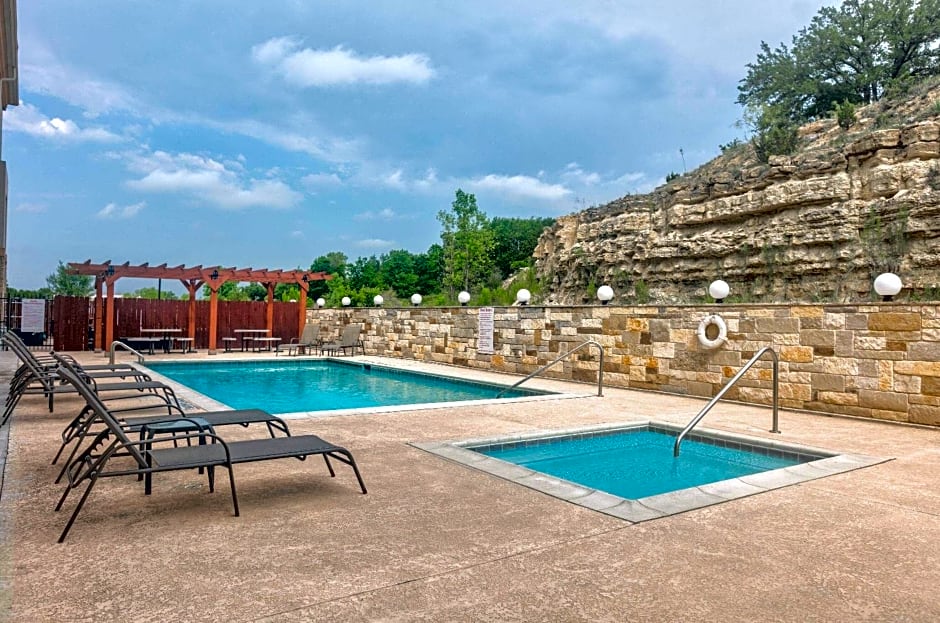 Baymont Inn & Suites by Wyndham Glen Rose