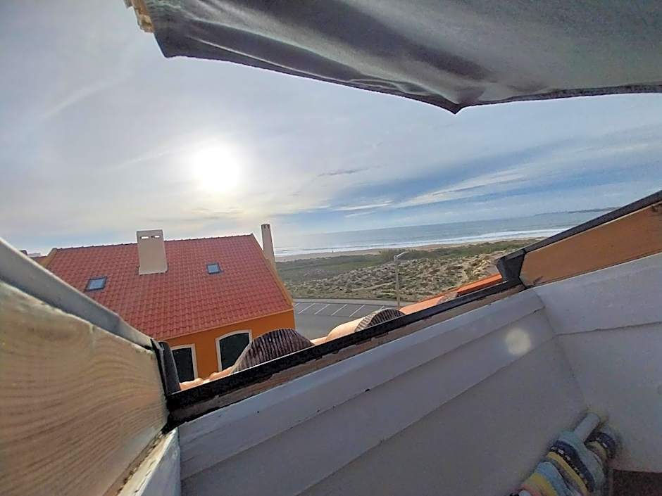 Supertubos Beach Hostel